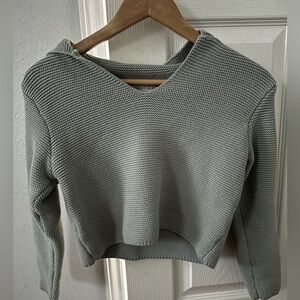 Adorable green cropped sweater! 🐢